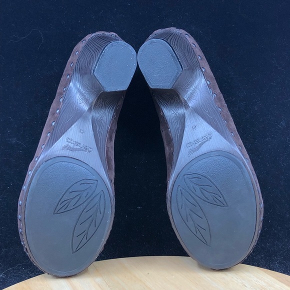 Dansko Nori Women’s Size 10.5 - 11 US Brown Suede Comfort Studded Heel Clogs - Picture 9 of 9